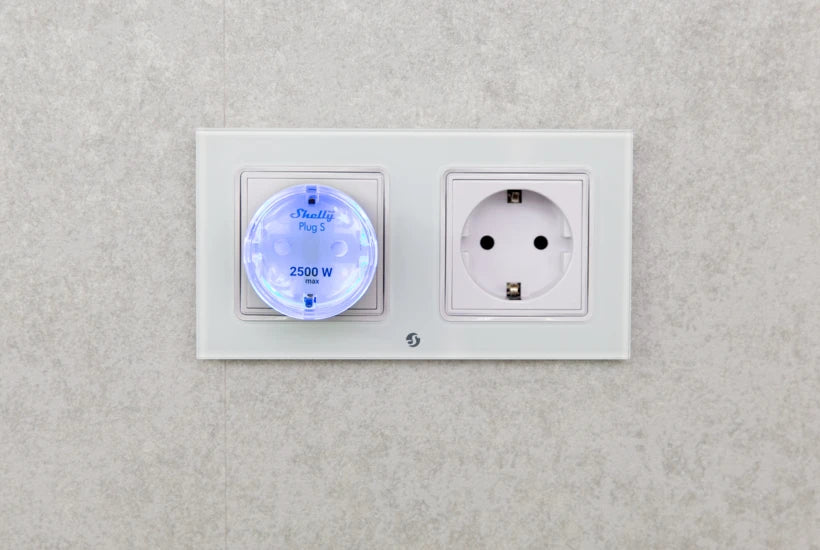 Shelly Plus Plug S Farbe Schwarz - SMARTBLU 